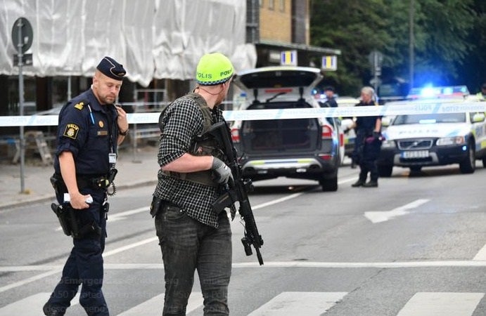 <p>Cinco heridos en un tiroteo en el centro de la ciudad de Malmo, en Suecia</p> <p>Cinco heridos en un tiroteo en el centro de la ciudad de Malmo, en Suecia</p>