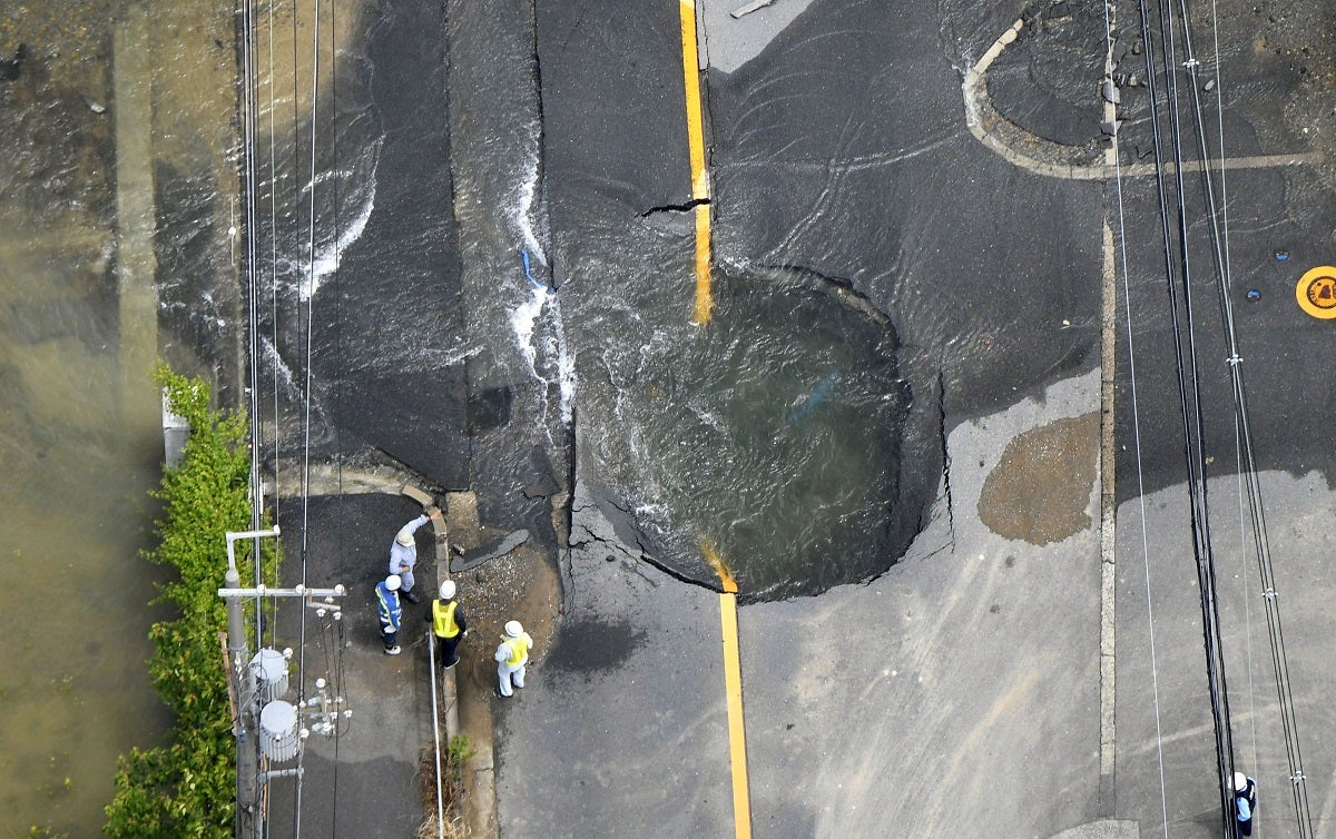 <p>Un terremoto de 6,1 grados causa 3 muertos y mas de 200 heridos en Japón</p> <p>Un terremoto de 6,1 grados causa 3 muertos y mas de 200 heridos en Japón</p>