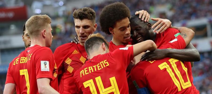 Los jugadores de Bélgica celebran un tanto de Lukaku Los jugadores de Bélgica celebran un tanto de Lukaku