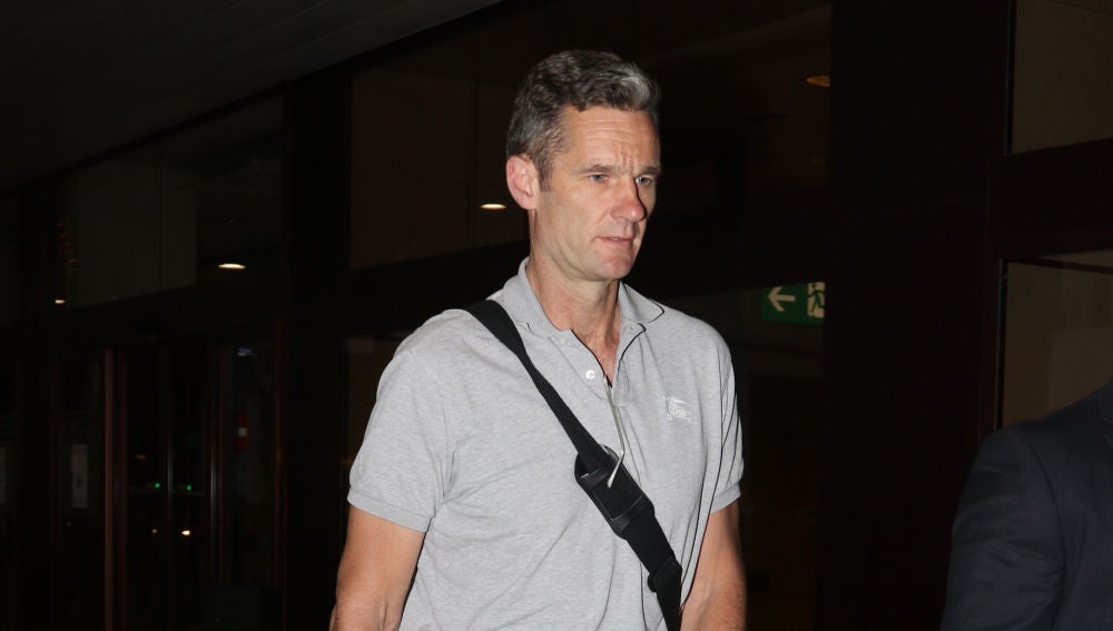 <p>Urdangarin pasa su primera noche en prisión "concienciado" de su situación</p> <p>Urdangarin pasa su primera noche en prisión "concienciado" de su situación</p>