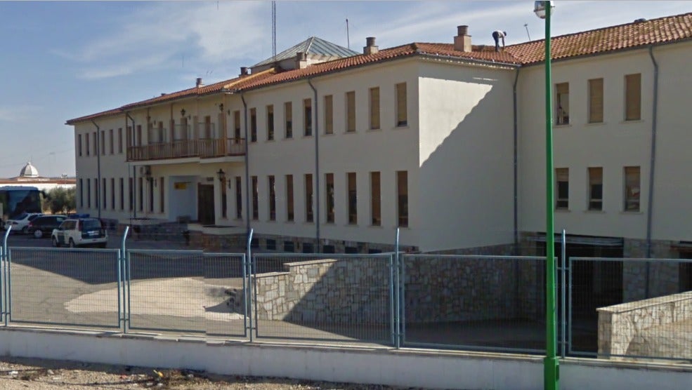 Detienen a una mujer cuando intentaba suministrar droga a un interno de la cárcel de Herrera de La Mancha Detienen a una mujer cuando intentaba suministrar droga a un interno de la cárcel de Herrera de La Mancha