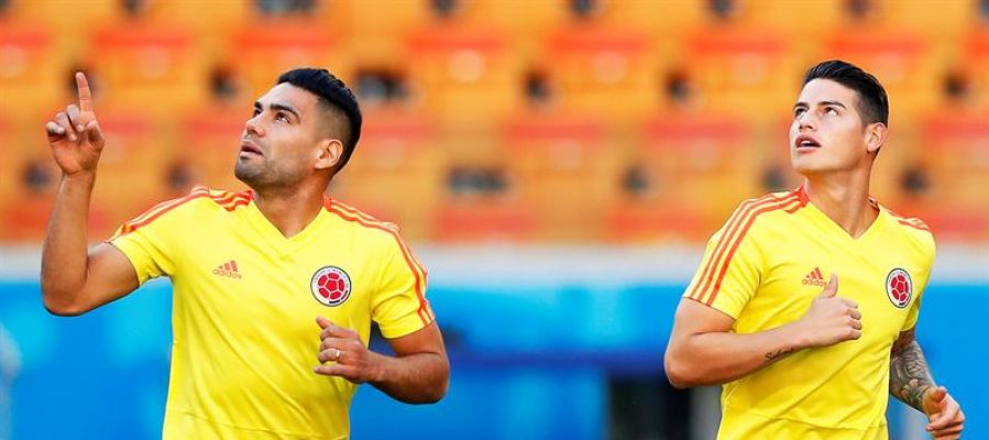 Radamel Falcao y James Rodríguez en un entrenamiento con Colombia Radamel Falcao y James Rodríguez en un entrenamiento con Colombia