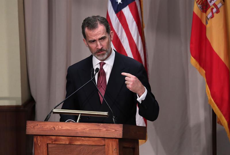 <p>El Rey Felipe VI firma en Washington los decretos de los últimos nombramientos</p> <p>El Rey Felipe VI firma en Washington los decretos de los últimos nombramientos</p>