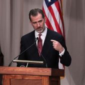 El rey Felipe VI pronuncia un discurso durante una cena oficial en EEUU