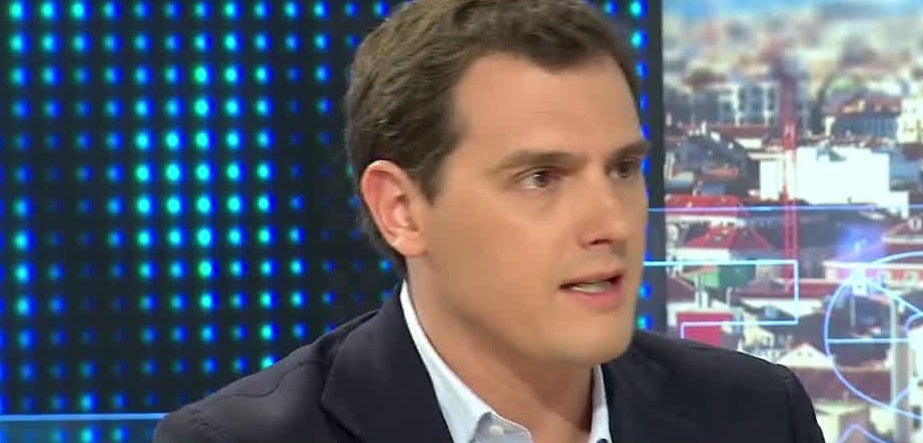 <p>Rivera apoyará al PSOE en memoria histórica si convierte el Valle de los Caídos en un 'Arlington' español</p> <p>Rivera apoyará al PSOE en memoria histórica si convierte el Valle de los Caídos en un 'Arlington' español</p>