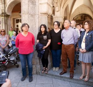 Minuto de silencio por la mujer asesinada en O Porriño (Pontevedra) Minuto de silencio por la mujer asesinada en O Porriño (Pontevedra)