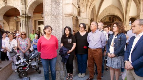 Minuto de silencio por la mujer asesinada en O Porri&ntilde;o (Pontevedra)