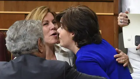 Soraya Sáenz de Santamaría y María Dolores de Cospedal en el Congreso Soraya Sáenz de Santamaría y María Dolores de Cospedal en el Congreso