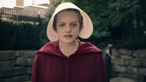 El cuento de la criada - Temporada 1 - Cap&iacute;tulo 1: Defred