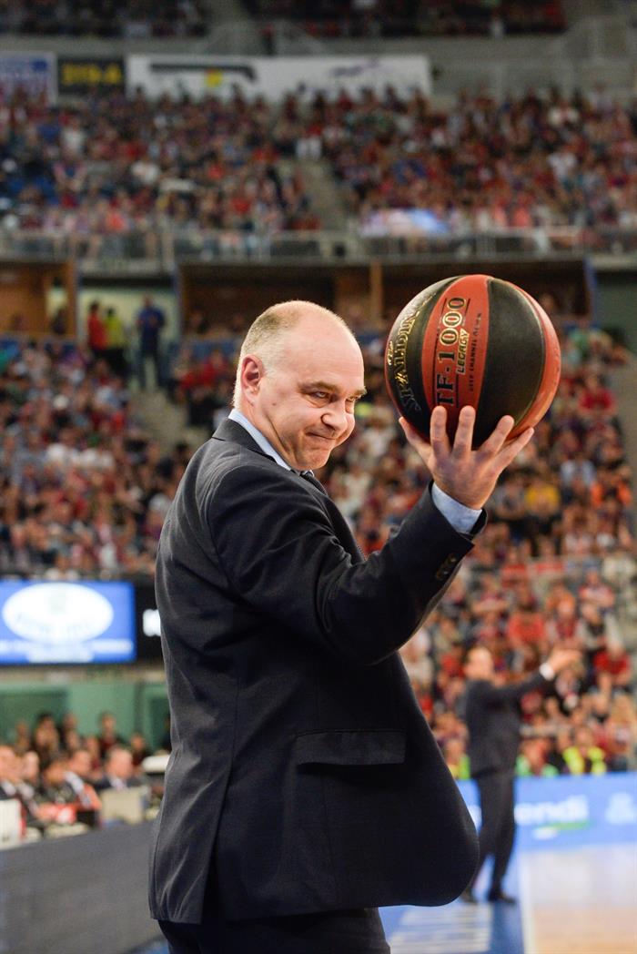 Pablo Laso: "Espero contar con Llull, no ha entrenado con el grupo pero le veo bien" Pablo Laso: "Espero contar con Llull, no ha entrenado con el grupo pero le veo bien"