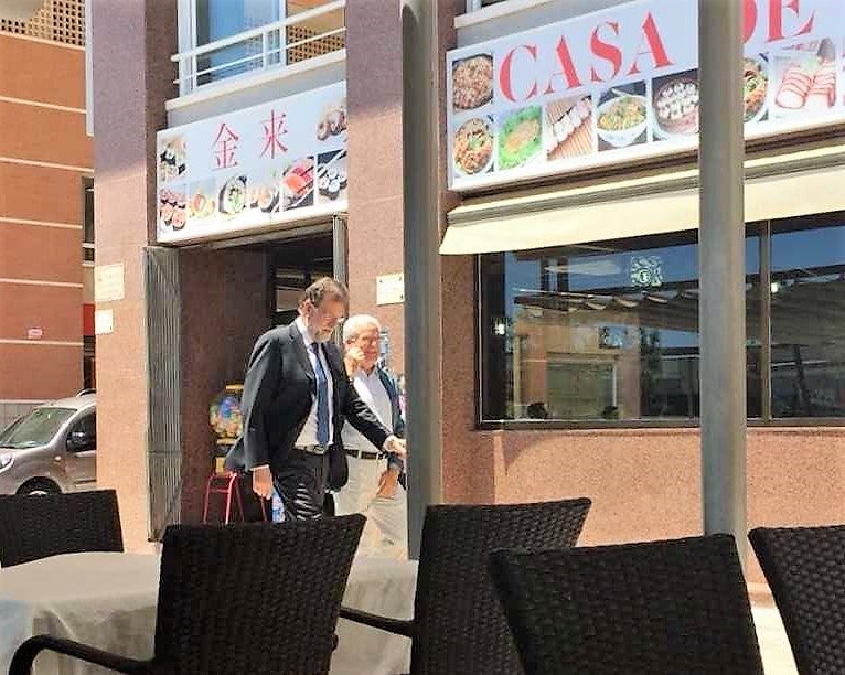 <p>Mariano Rajoy visita Santa Pola donde tiene su plaza como registrador de la propiedad</p> <p>Mariano Rajoy visita Santa Pola donde tiene su plaza como registrador de la propiedad</p>