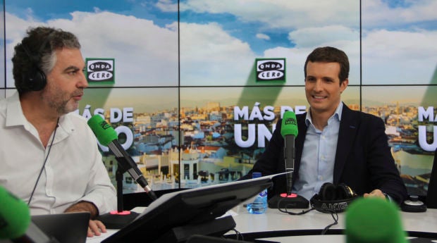 Carlos Alsina y Pablo Casado