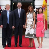 Donald Trump y su esposa, Melania, reciben a los Reyes de España en la Casa Blanca 