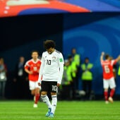 Salah, cabizbajo tras un gol de Rusia