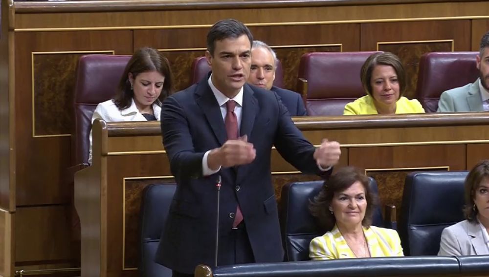 Sánchez pide lealtad al PP pero Hernando avisa de que la tendrán sólo "con España, la Constitución y el Rey"
