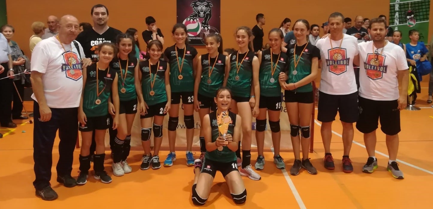 <p>Los equipos alevines del Salesianos y CV Elche compiten en Valladolid por ser campeones de España</p> <p>Los equipos alevines del Salesianos y CV Elche compiten en Valladolid por ser campeones de España</p>