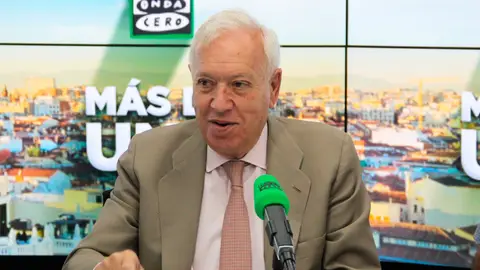 José Manuel García-Margallo en los estudios de Onda Cero José Manuel García- Margallo durante una entrevista en Onda Cero