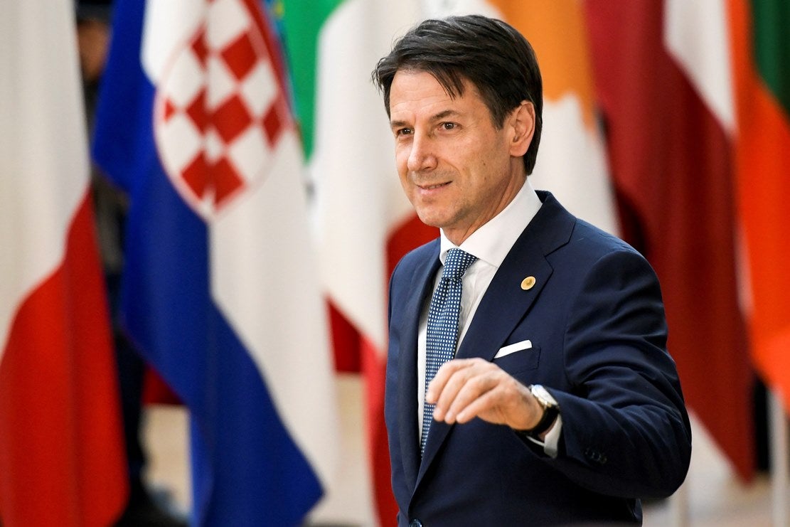 Conte amenaza con dimitir si Salvini y Di Maio no dejan de lado sus "polémicas estériles" Conte amenaza con dimitir si Salvini y Di Maio no dejan de lado sus "polémicas estériles"
