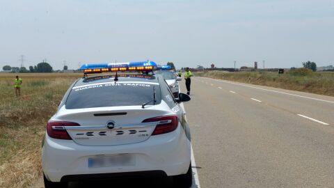 Inmediaciones del lugar en el que dos ciclistas han fallecido al ser arrollados