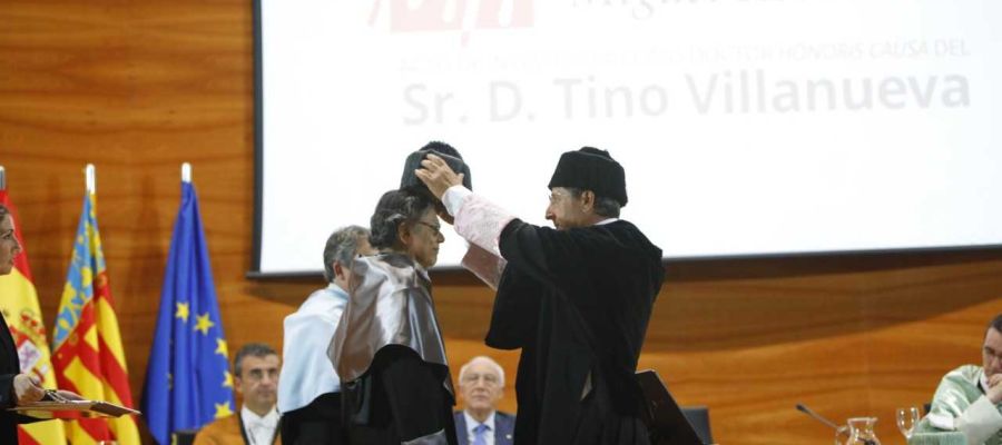 El Rector de la UMH inviste Doctor Honoris Causa al profesor y poeta chicano Tino Villanueva El Rector de la UMH inviste Doctor Honoris Causa al profesor y poeta chicano Tino Villanueva