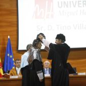 El Rector de la UMH inviste Doctor Honoris Causa al profesor y poeta chicano Tino Villanueva