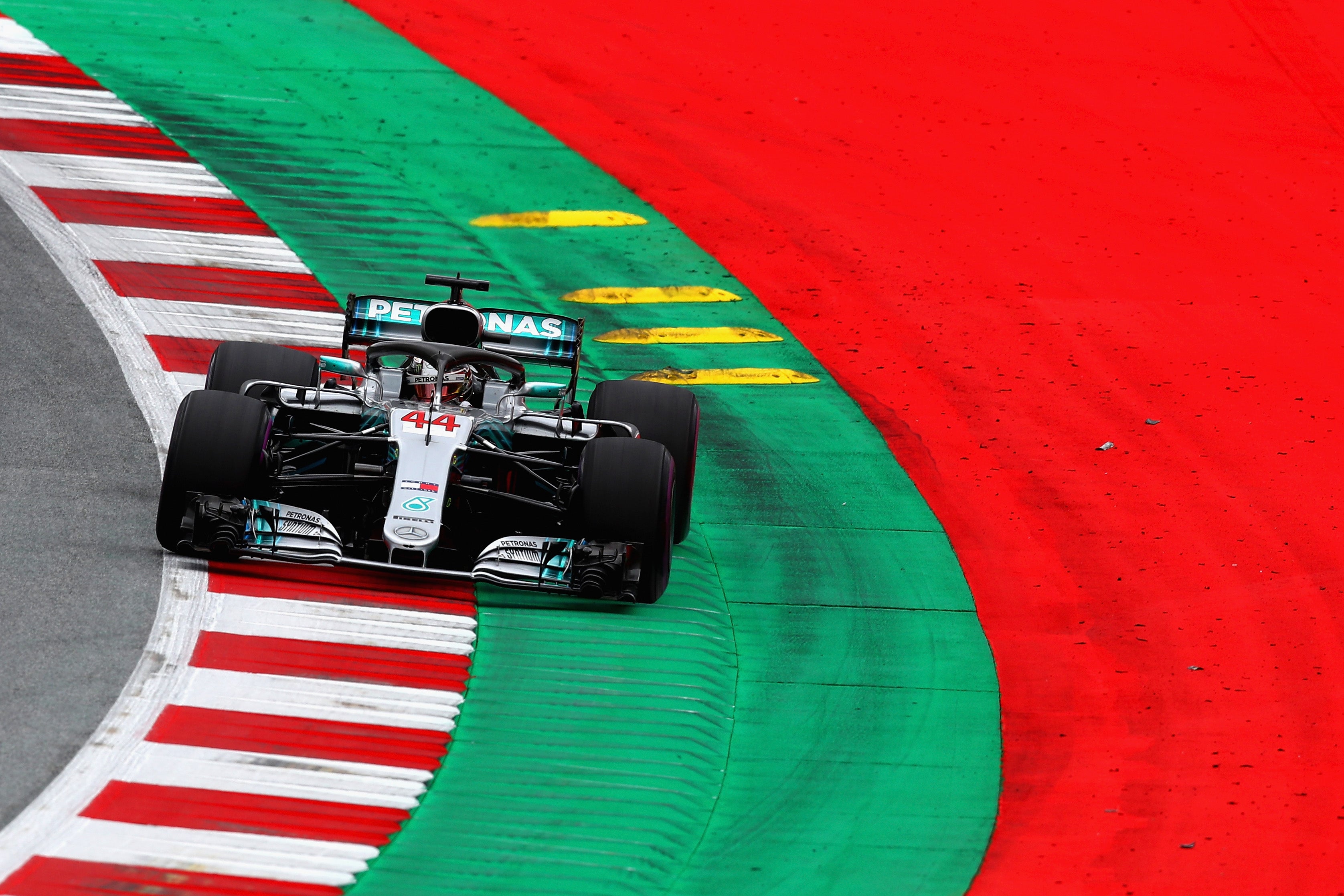 Hamilton domina también los Libres 2 en Austria; Sainz 11º y Alonso 19º Hamilton domina también los Libres 2 en Austria; Sainz 11º y Alonso 19º