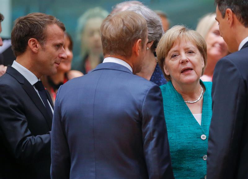 Macron aclara que son los países en 'primera línea' los que tienen la "responsabilidad" de acoger a los migrantes Macron aclara que son los países en 'primera línea' los que tienen la "responsabilidad" de acoger a los migrantes