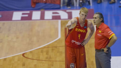 Alberto D&iacute;az con el seleccionador nacional de baloncesto, Sergio Scariolo