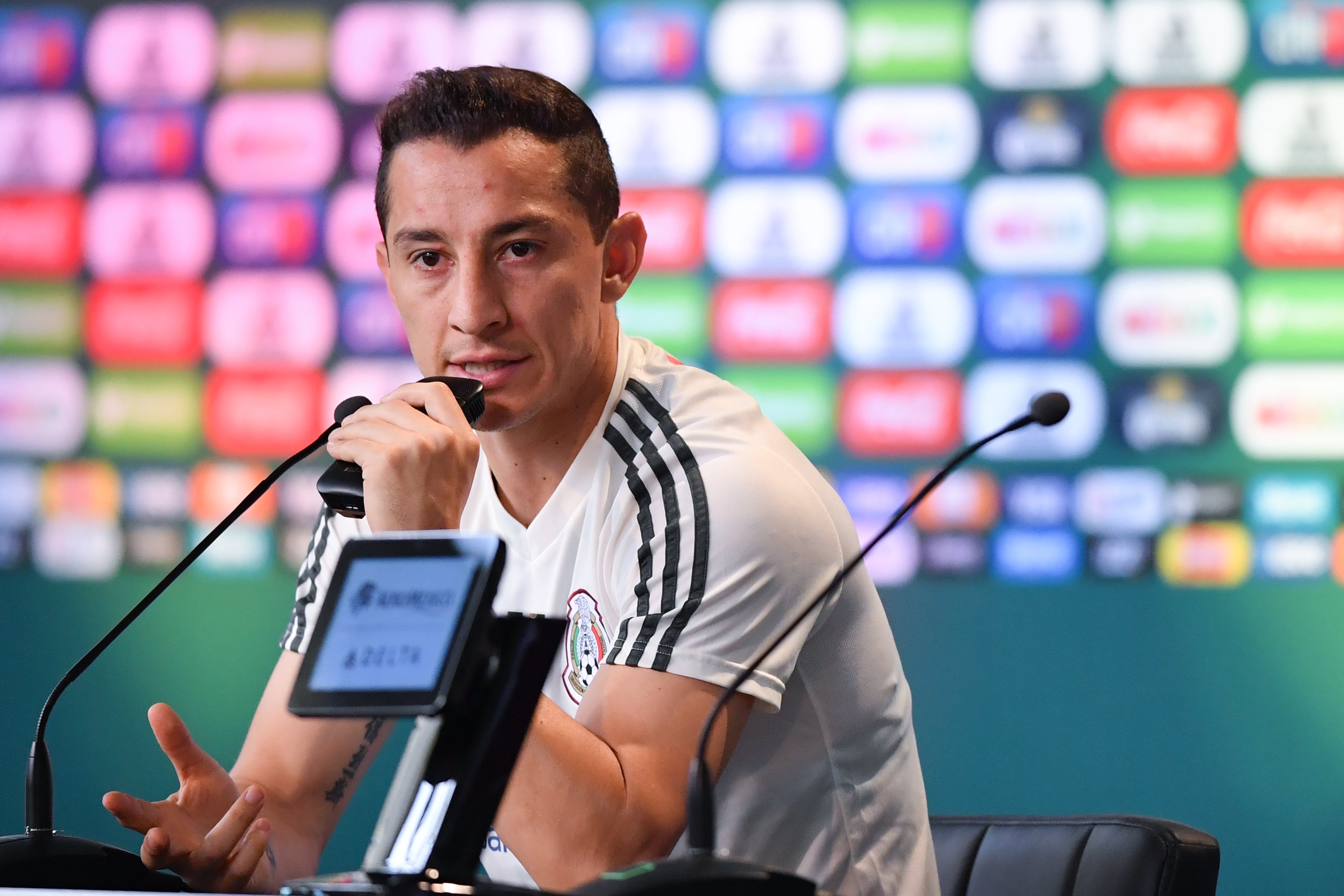 Guardado tras su renovación con el Betis: "Estoy motivado y todavía quiero conseguir mucho más" Guardado tras su renovación con el Betis: "Estoy motivado y todavía quiero conseguir mucho más"