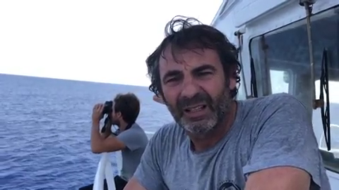 Óscar Camps, de Open Arms: "Italia nos ignora y ellos mueren, siguen muriendo a pocas millas de donde estamos nosotros" Óscar Camps, de Open Arms: "Italia nos ignora y ellos mueren, siguen muriendo a pocas millas de donde estamos nosotros"