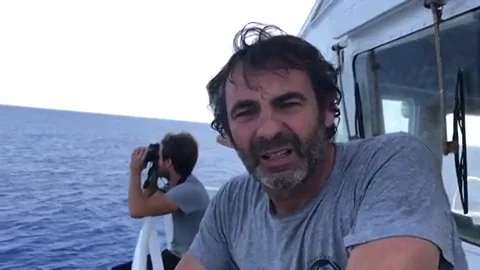 &Oacute;scar Camps, de Open Arms: "Italia nos ignora y ellos mueren, siguen muriendo a pocas millas de donde estamos nosotros"