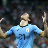 Cavani celebra un gol con Uruguay
