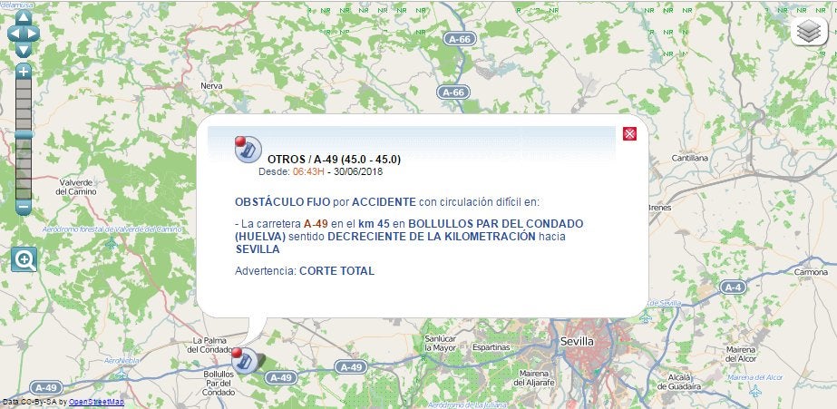 El incendio de un camión con 20.000 litros de gasóleo en Huelva provoca un corte de tráfico en la A-49 El incendio de un camión con 20.000 litros de gasóleo en Huelva provoca un corte de tráfico en la A-49