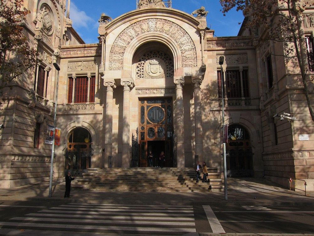 La Audiencia de Barcelona impide adoptar 2 niños nacidos en Tailandia por gestación subrogada La Audiencia de Barcelona impide adoptar 2 niños nacidos en Tailandia por gestación subrogada