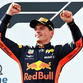Max Verstappen celebra una victoria Max Verstappen celebra una victoria