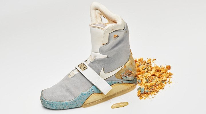 Subastan por 80.000 euros una zapatilla de 'Regreso al futuro' Subastan por 80.000 euros una zapatilla de 'Regreso al futuro'