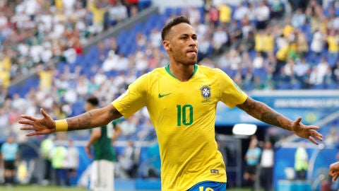Neymar celebra su gol con la selecci&oacute;n brasile&ntilde;a