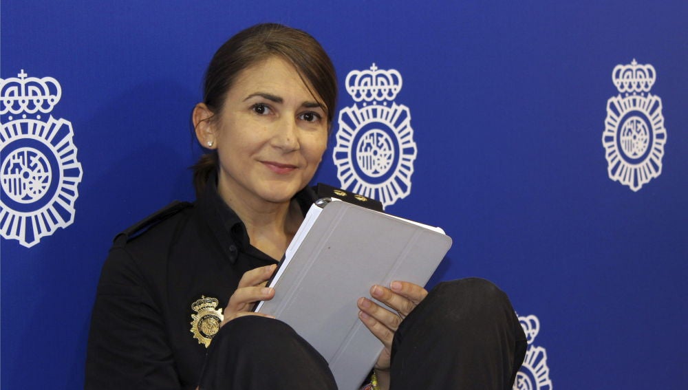 La inspectora Carolina González 
