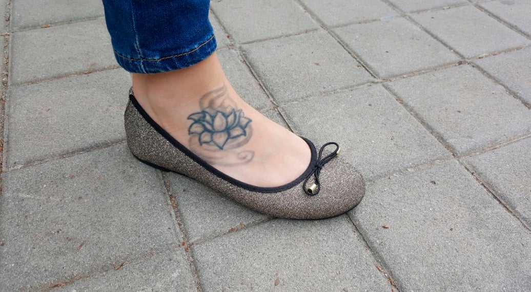 Defensa limita la prohibición de exhibir tatuajes al uniforme con pantalón Defensa limita la prohibición de exhibir tatuajes al uniforme con pantalón