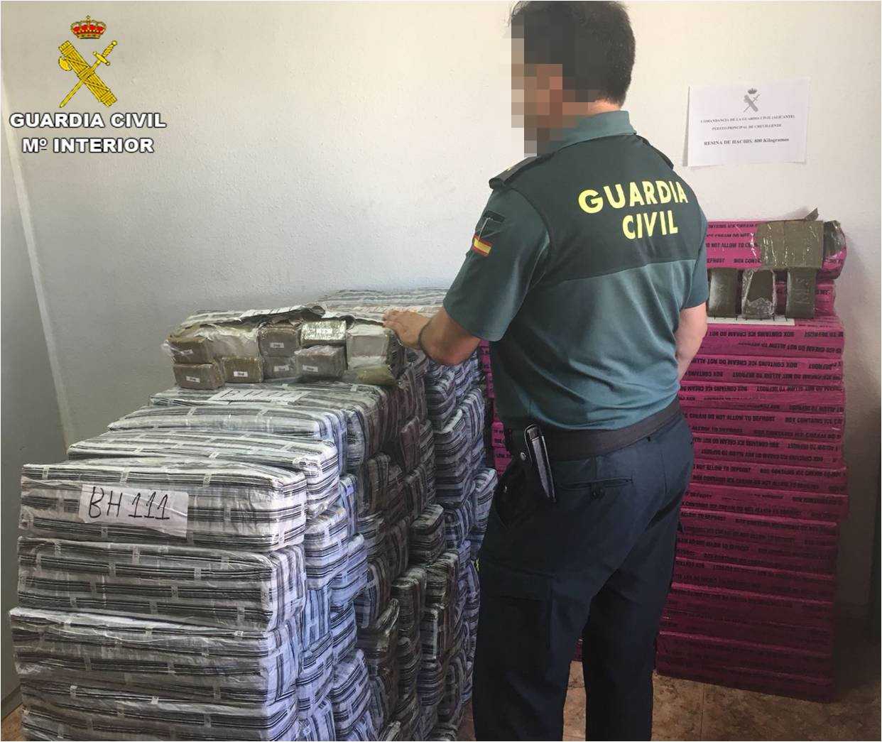 Intervienen 857 kilos de hachís a una banda que lo introducía por vía marítima Intervienen 857 kilos de hachís a una banda que lo introducía por vía marítima