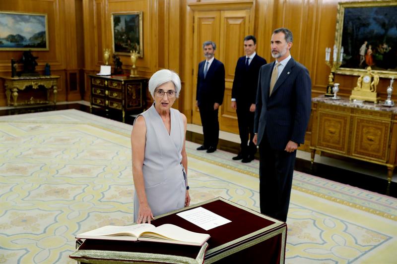 María José Segarra promete ante el Rey como fiscal general del Estado, sin símbolos religiosos María José Segarra promete ante el Rey como fiscal general del Estado, sin símbolos religiosos