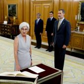 La nueva fiscal general del Estado, María José Segarra, promete su cargo ante Felipe VI