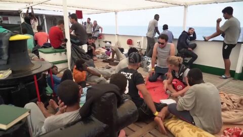 El barco 'Open Arms' encauza, entre la tranquilidad y el cansancio, su &uacute;ltimo tramo antes de llegar este mi&eacute;rcoles a Barcelona