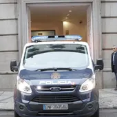 El furgón policial que trasladó al exvicepresidente catalán Oriol Junqueras desde los calabozos de la Audiencia Nacional El furgón policial que trasladó al exvicepresidente catalán Oriol Junqueras desde los calabozos de la Audiencia Nacional
