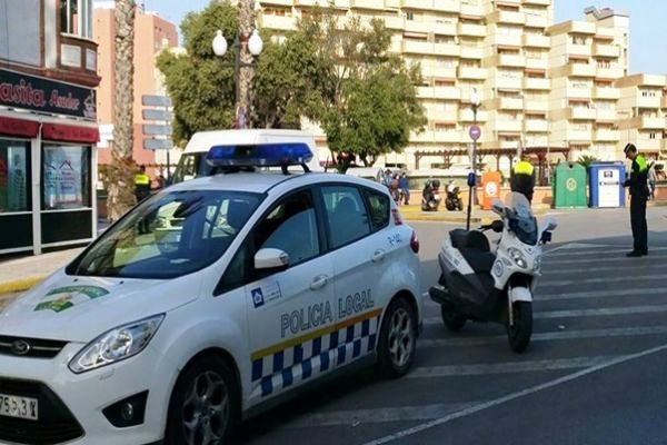 Dos detenidos en La Línea por apedrear un autobús de ancianos que habían dado positivo en coronavirus Dos detenidos en La Línea por apedrear un autobús de ancianos que habían dado positivo en coronavirus