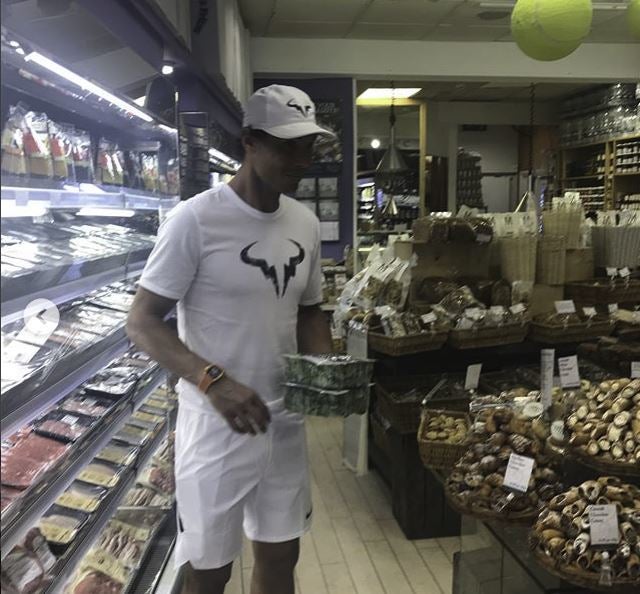 Rafa Nadal gana a Sela... ¡y se va a hacer la compra al supermercado! Rafa Nadal gana a Sela... ¡y se va a hacer la compra al supermercado!