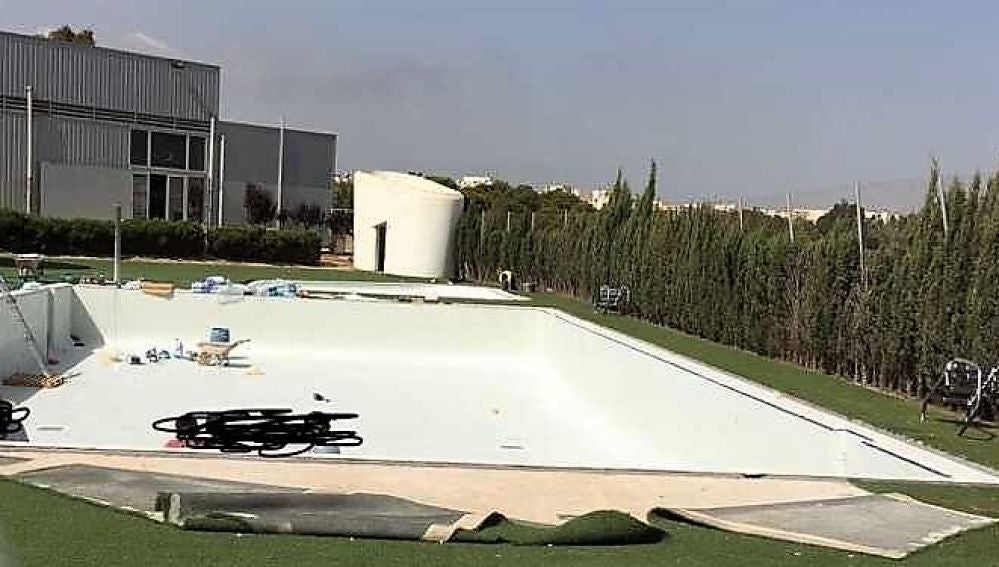 La piscina descubierta de El Altet en obras