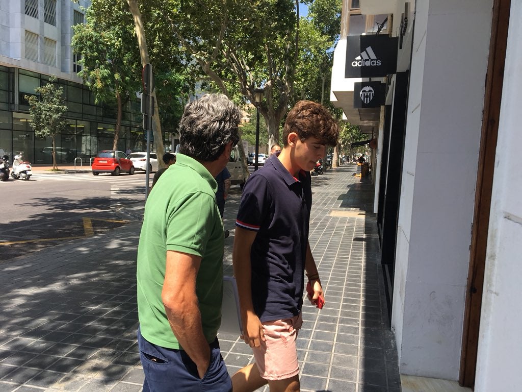 Alemany confirma que Gonzalo Villar no jugará en el Valencia y el Elche se mantiene a la espera Alemany confirma que Gonzalo Villar no jugará en el Valencia y el Elche se mantiene a la espera
