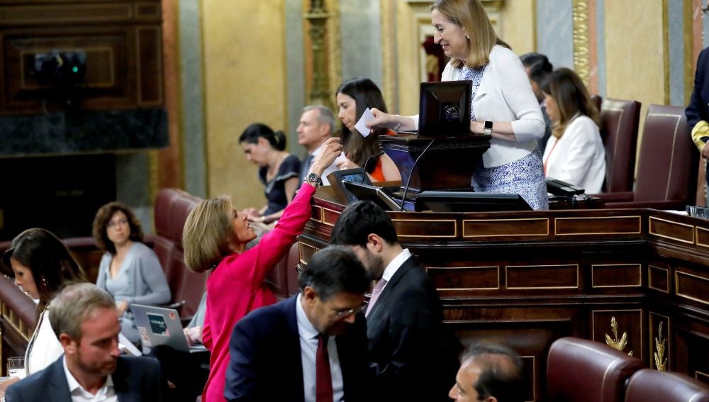 Tertulia: ¿Ha boicoteado el PSOE la votación sobre la renovación de RTVE? Tertulia: ¿Ha boicoteado el PSOE la votación sobre la renovación de RTVE?