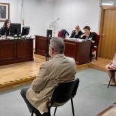 Laureano Oubiña y Carmen Avendaño en los juzgados.
